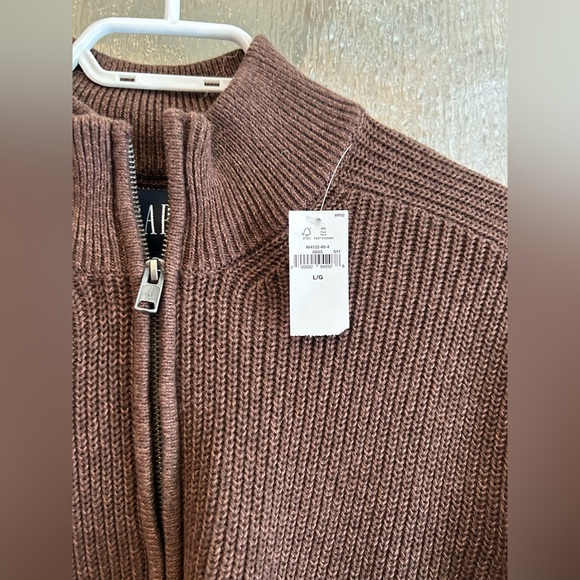 NWT Men’s 1/4 Zip Gap Sweater - Picture 2 of 5
